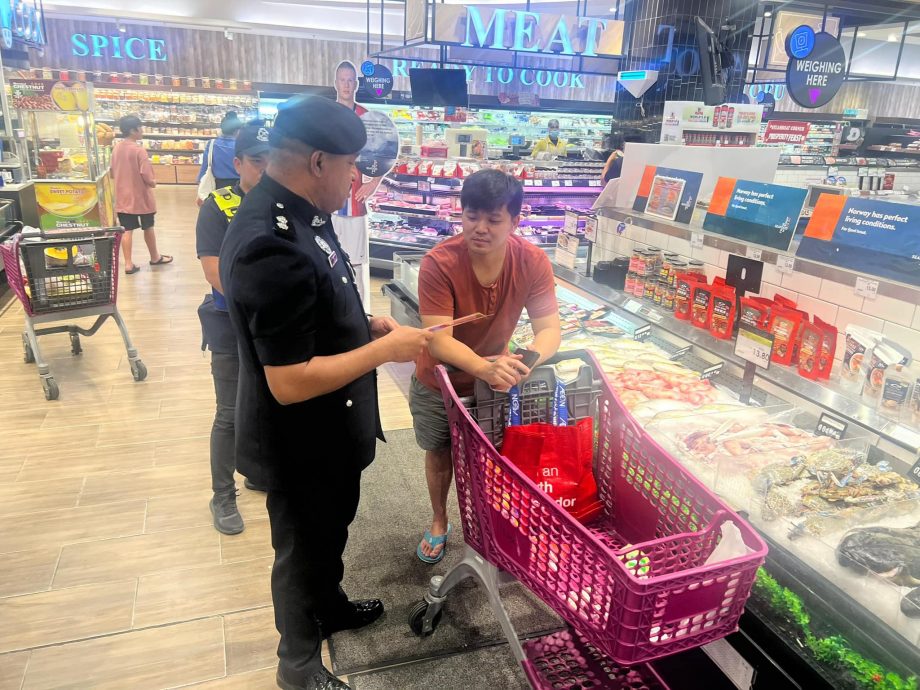 *已签发* 柔:版头之一:柔警新春安全行动成果 罚单、车祸及死亡率较去年下降