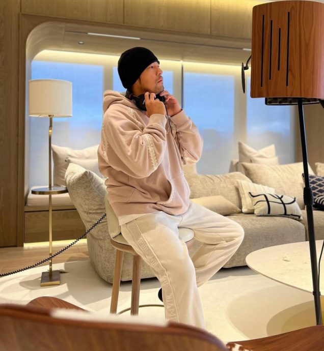 庆IG破千万追踪 周杰伦预告暑假出专辑