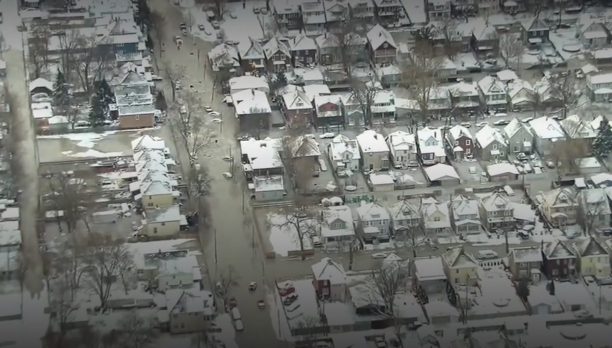 底特律水管爆裂 洪水瞬间冻结 汽车变冰雕