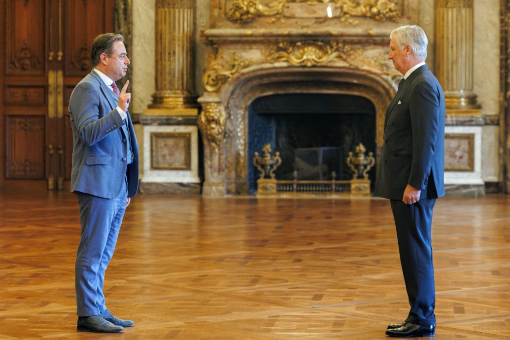 德韦弗宣誓就任比利时新首相