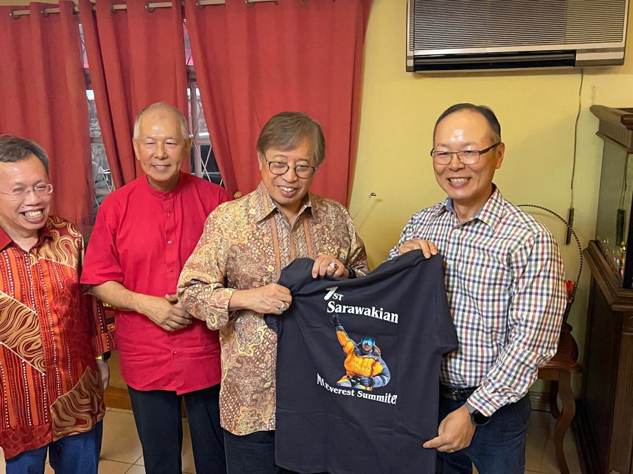 总理赞叹黄书聪攻顶珠峰