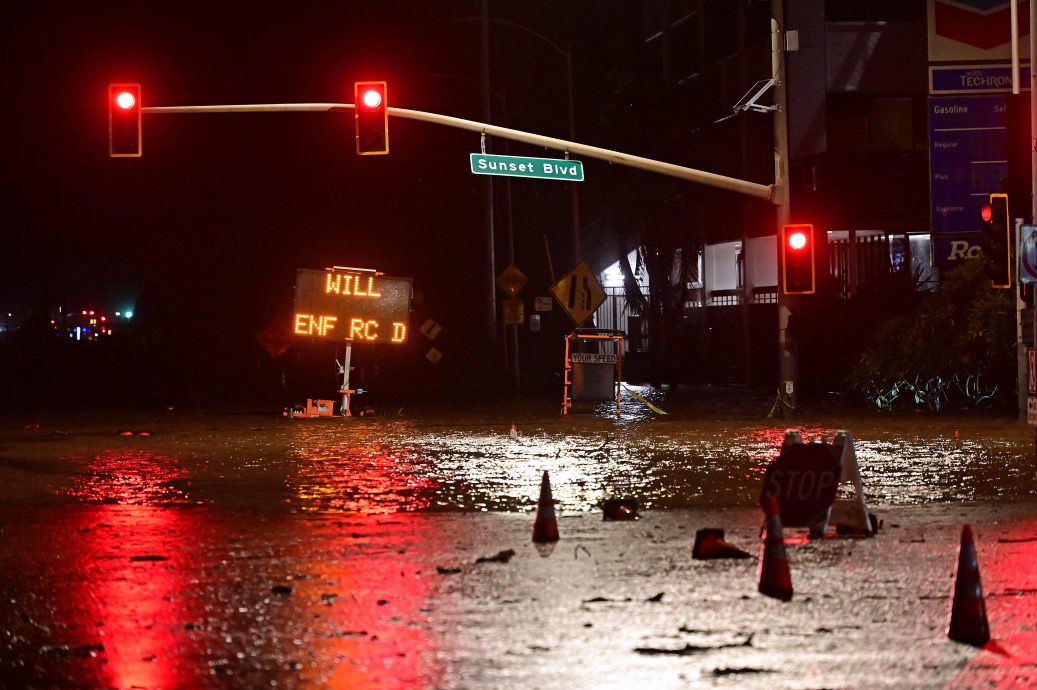 才刚摆脱野火!洛杉矶暴雨淹路“恐爆土石流” 逾百家庭紧急疏散