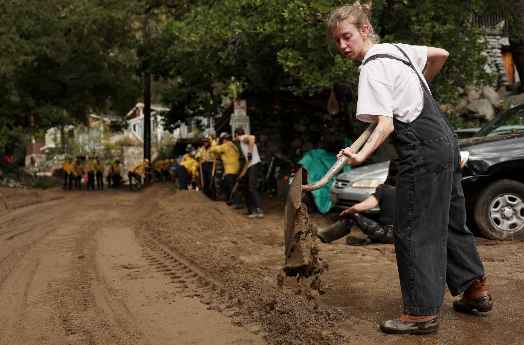 才摆脱野火 暴雨后泥石流袭击南加州火灾区