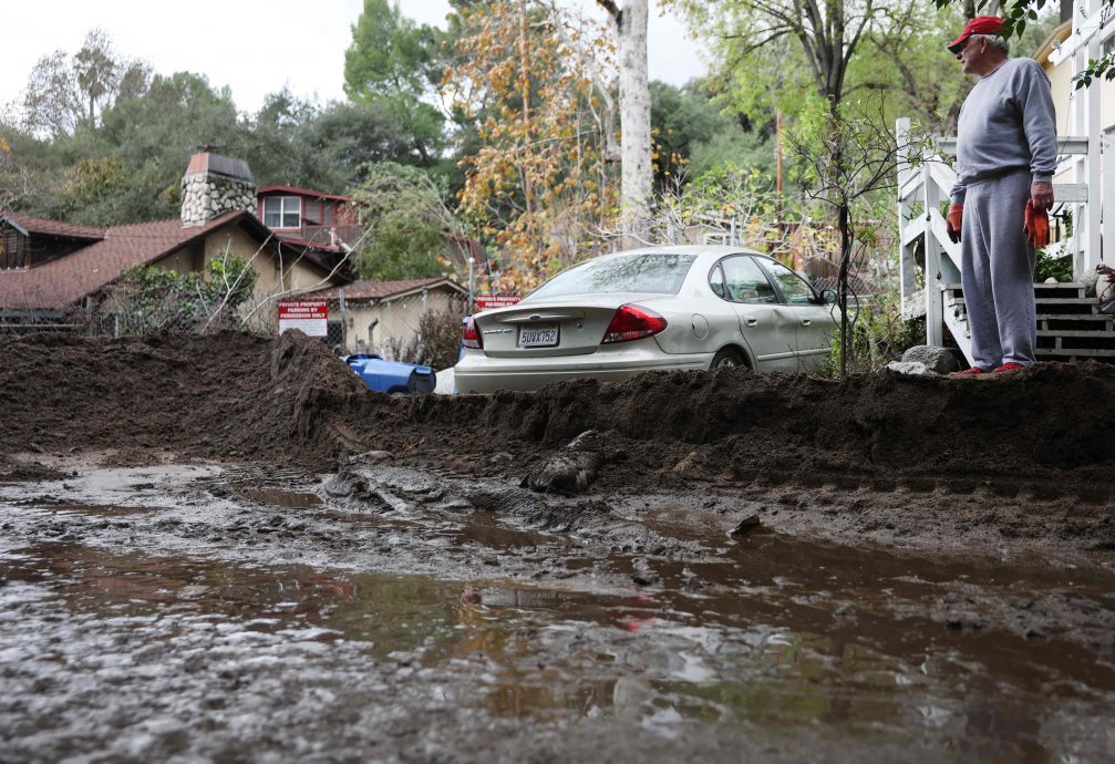 才摆脱野火 暴雨后泥石流袭击南加州火灾区