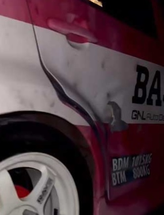 放烟花庆天公诞出意外 1人胸口被击中3车炸损