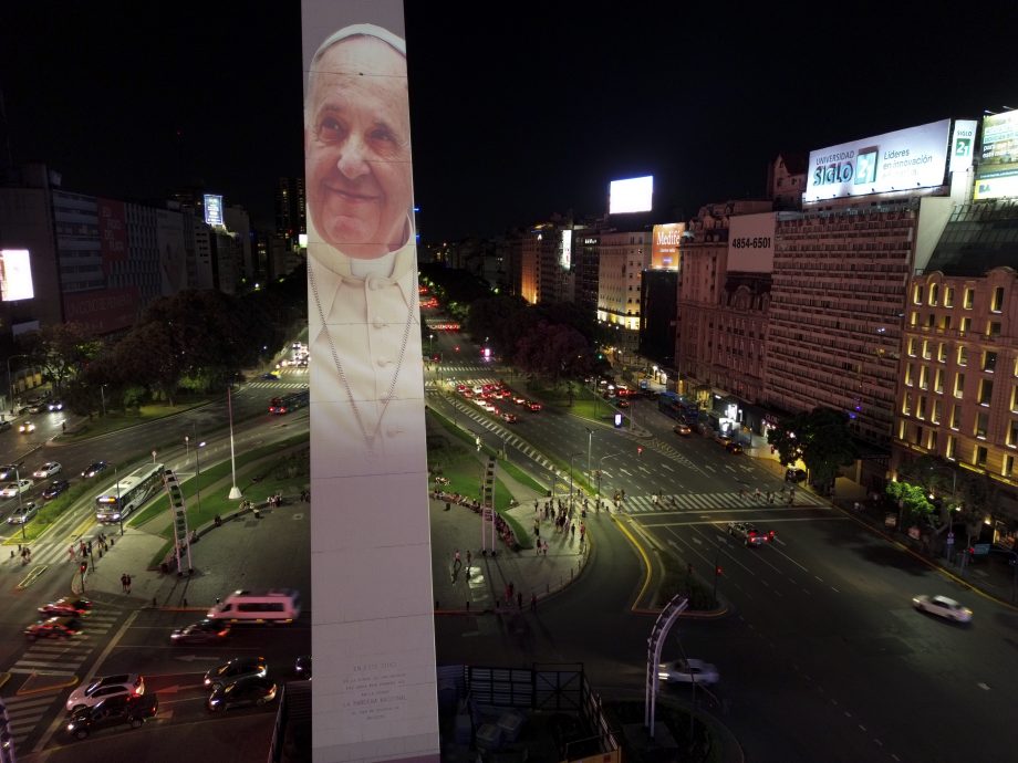 教宗方济各病情危急 拉丁美洲民众为他祈祷