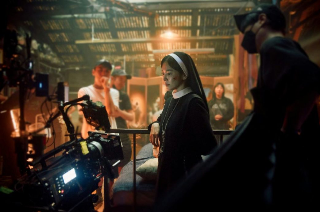 新戏突破尺度演修女 宋慧乔抽烟长达半年