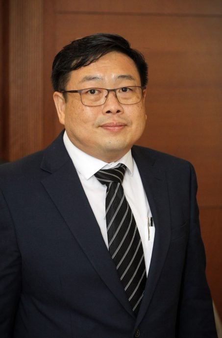无条件批准保险公司涨价 吴健南斥国家银行无能