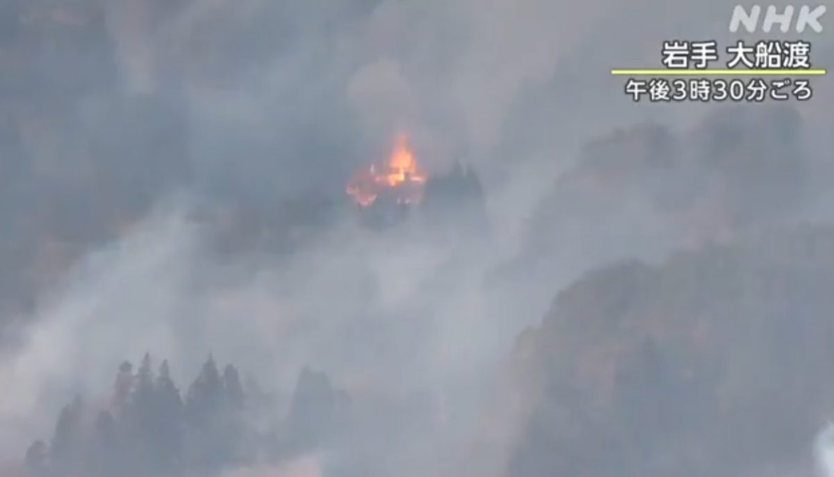 日本岩手山林火灾烧至住宅 逾2000人疏散避难