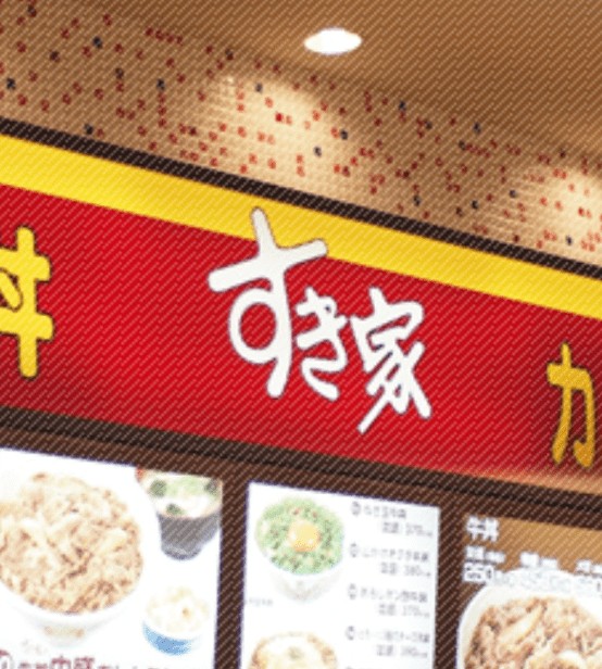 日本SUKIYA少女公用水壶“嘴对嘴”豪饮 网民:有洗净吗?