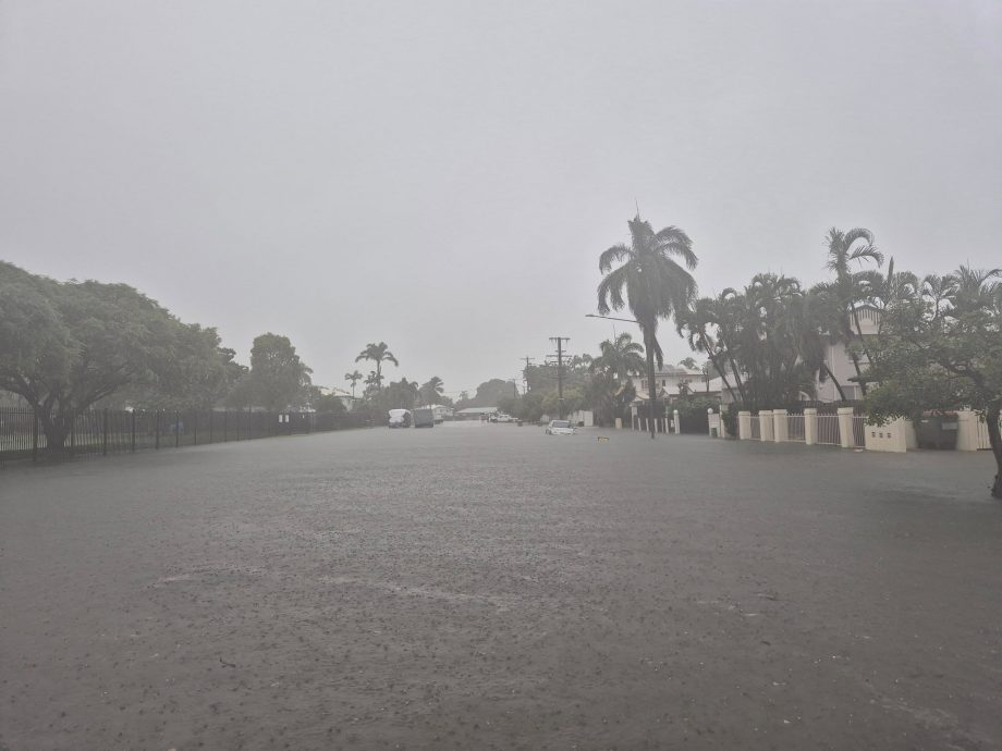 昆士兰暴雨引发山洪 1死数千人紧急疏散 