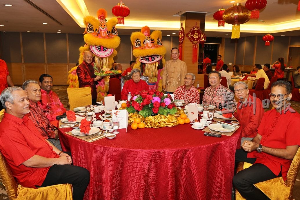 星洲赠送封面特别版报 感激雪州苏丹力挺多元