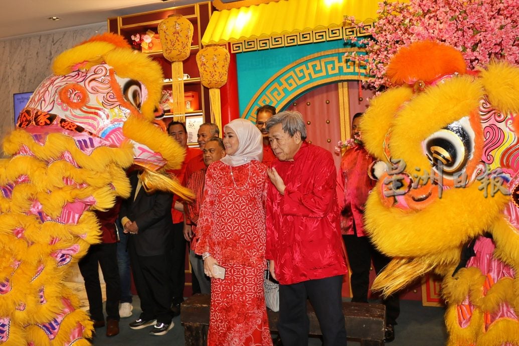 星洲赠送封面特别版报 感激雪州苏丹力挺多元