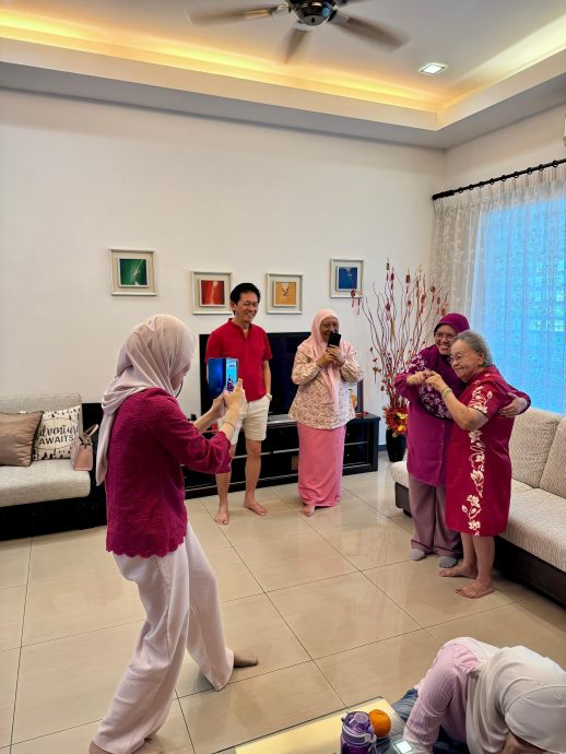 异族联姻数十年  第二三代维持华裔拜年习俗