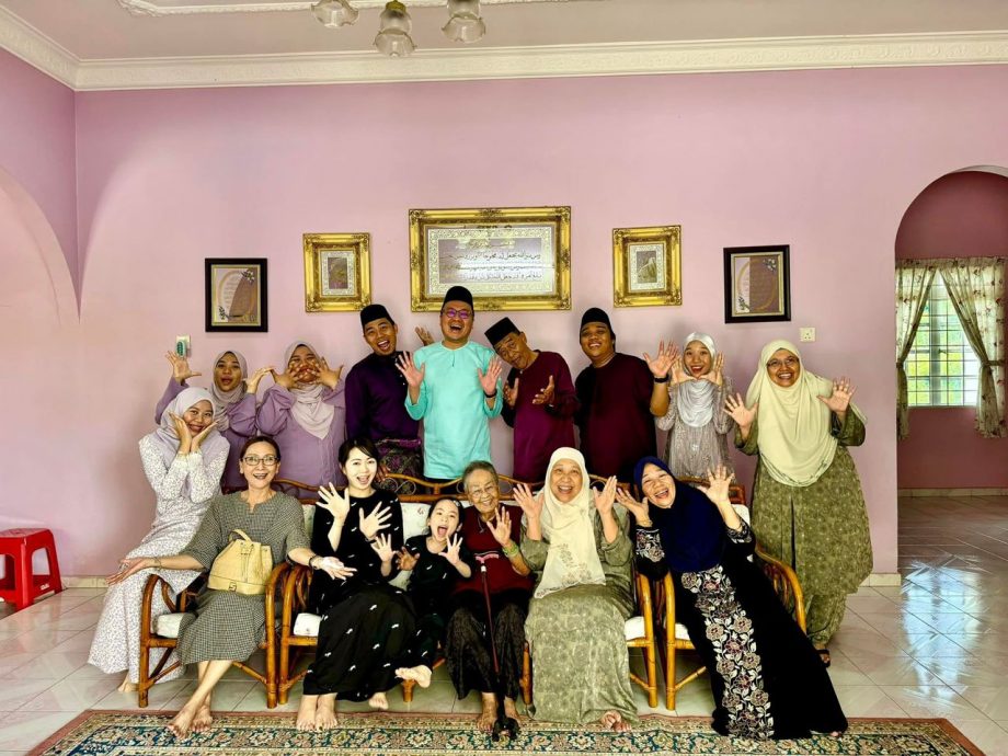 异族联姻数十年  第二三代维持华裔拜年习俗