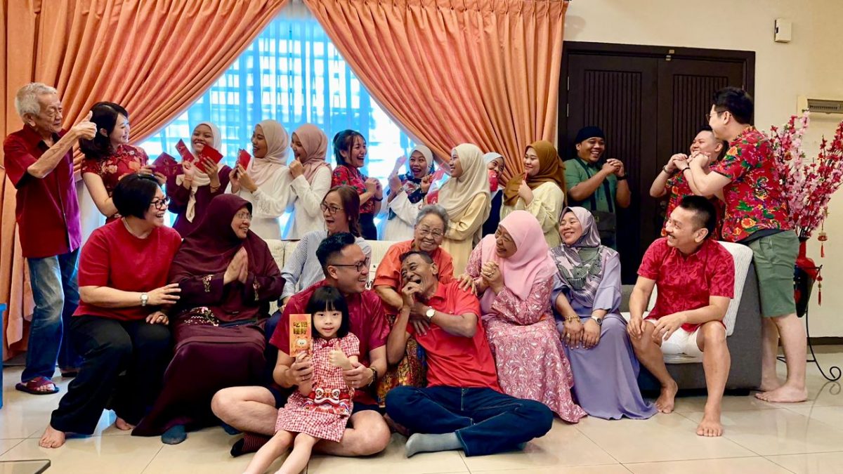 异族联姻数十年  第二三代维持华裔拜年习俗