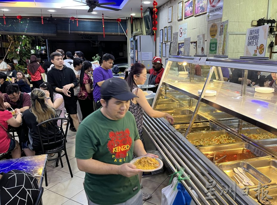 暖势力/沙林印度茶店连续25年庆新春 舞狮舞龙表演加码 自助餐吃到饱