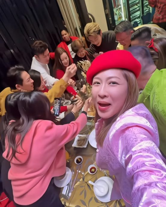 曾传与胡杏儿有心结 佘诗曼看烟花同场不同框