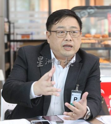 有恃无恐“欺负”保客 吴健南斥保险公司沆瀣一气涨保费