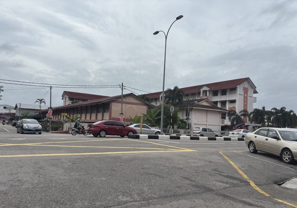 柔:【民生特工队】:两个驶往赛阿都卡迪路路口视线遭阻挡潜藏危险