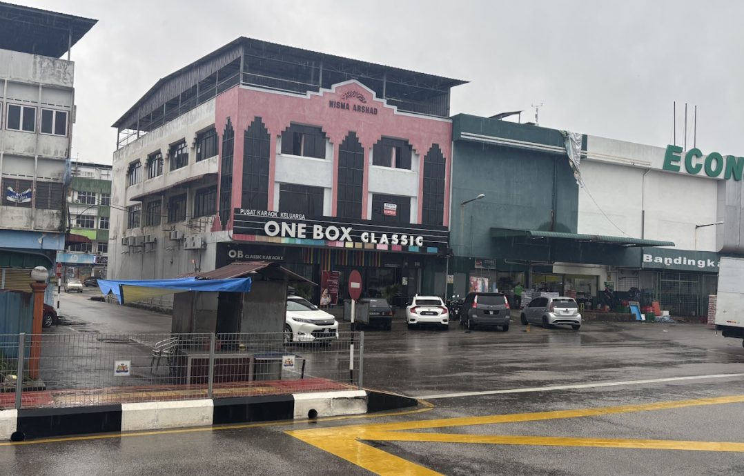 柔:【民生特工队】:两个驶往赛阿都卡迪路路口视线遭阻挡潜藏危险