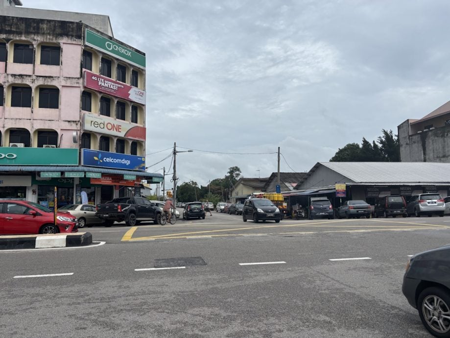 柔:【民生特工队】:两个驶往赛阿都卡迪路路口视线遭阻挡潜藏危险