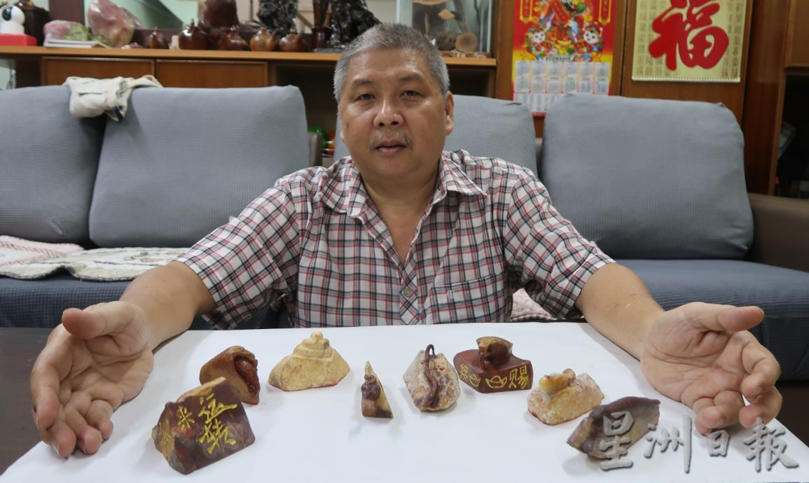 柔:封底:蛇雕印章