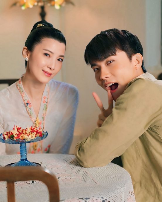 欧萱与《小》剧成年“儿子”合照 网惊呼“更像情侣！”