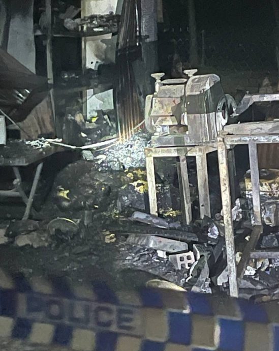 母屋外摘菜突传爆炸 小姐弟被锁屋内烧死