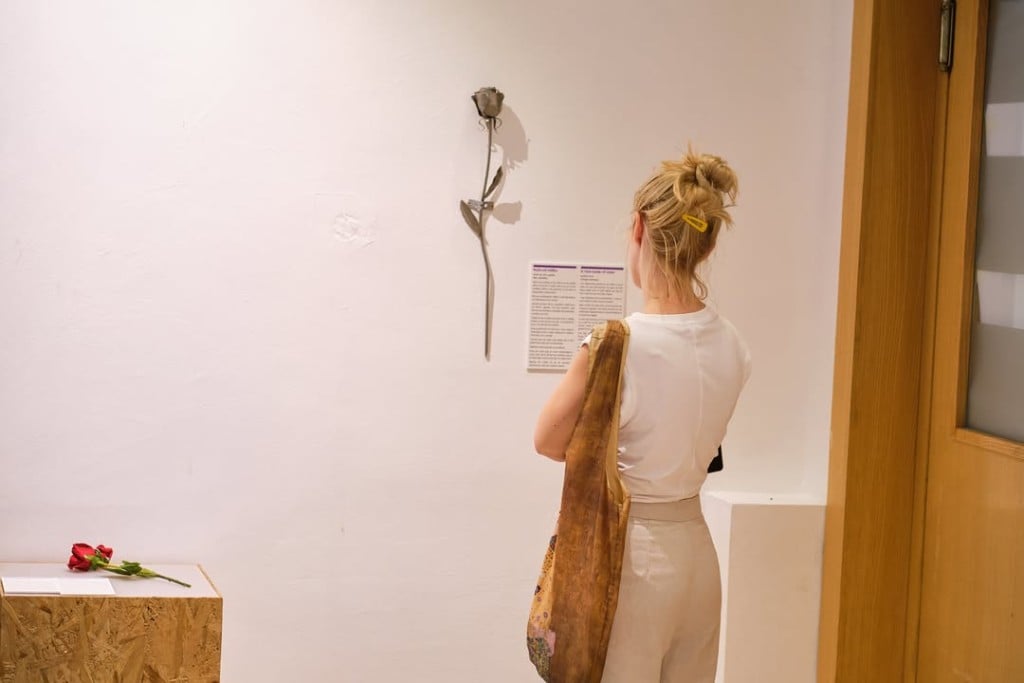 清迈分手博物馆创意“展”情丝 斧头劈旧家私告别过去