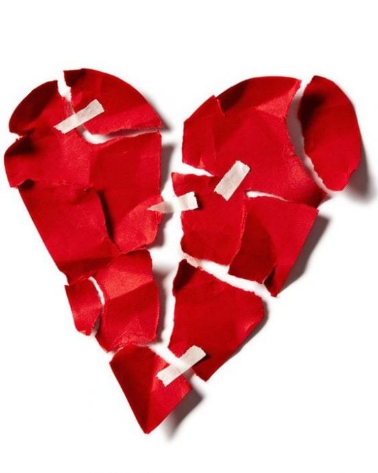 清迈分手博物馆创意“展”情丝 斧头劈旧家私告别过去