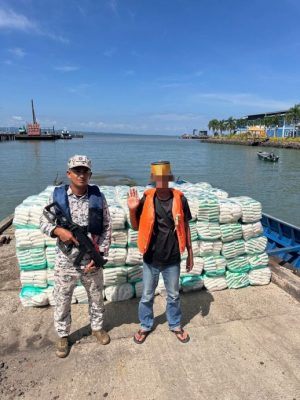 湖河拦截货船 海事执法机构起9600公斤白糖