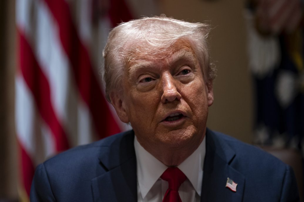 特朗普:卖出千万张金卡就能还清美国债务