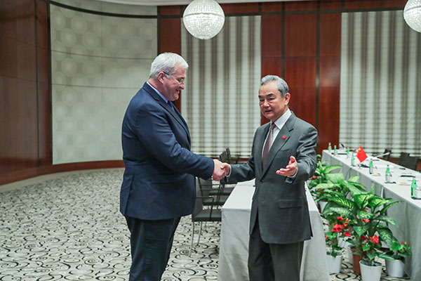 王毅与乌外长会面:中方期望达成所有当事方都接受的和平协议