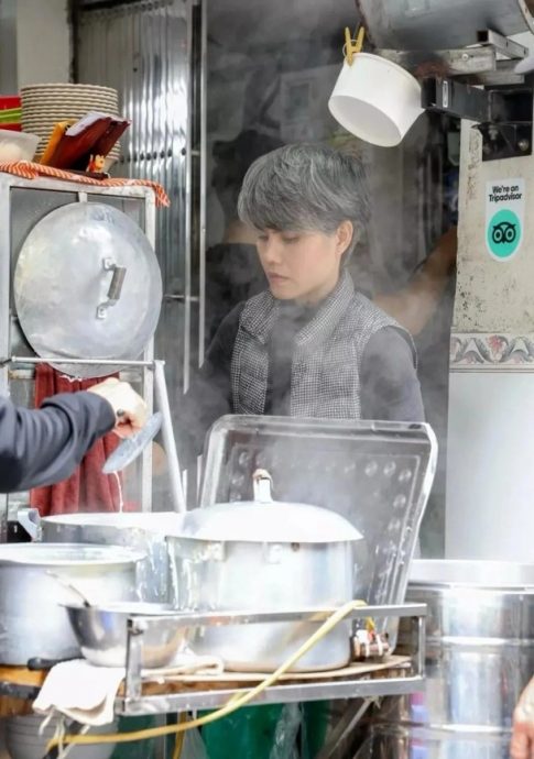 王菲河内卖粥？网呼：谢霆锋都要愣3秒！