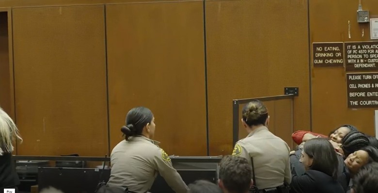 男友涉枪击案获判无罪 蕾哈娜激动落泪