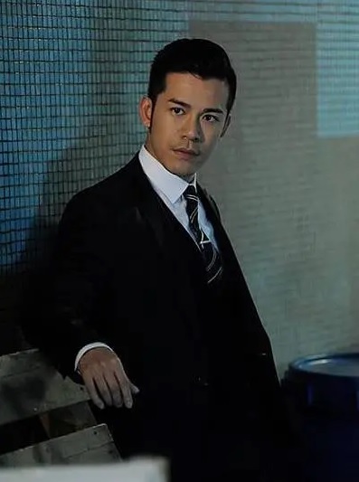 疑转行当电召车司机 沈震轩开宝马接客评分高