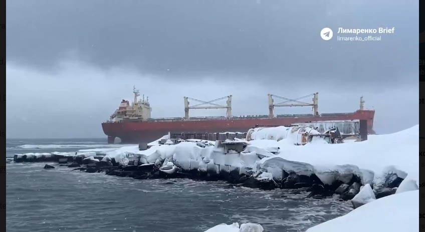 看世界 ) 中国货船搁浅库页岛 俄罗斯启紧急状态