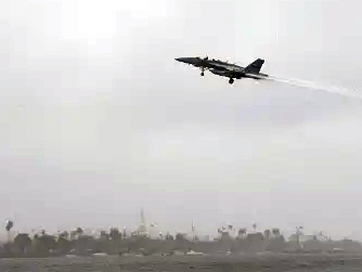 看世界/美国海军战机加州沿岸坠毁 2飞行员弹跳逃生获救