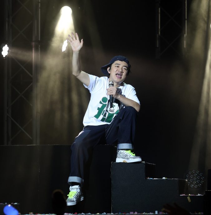 福禄寿重返云顶“扮嘢” 王祖蓝自嘲身高不如女儿