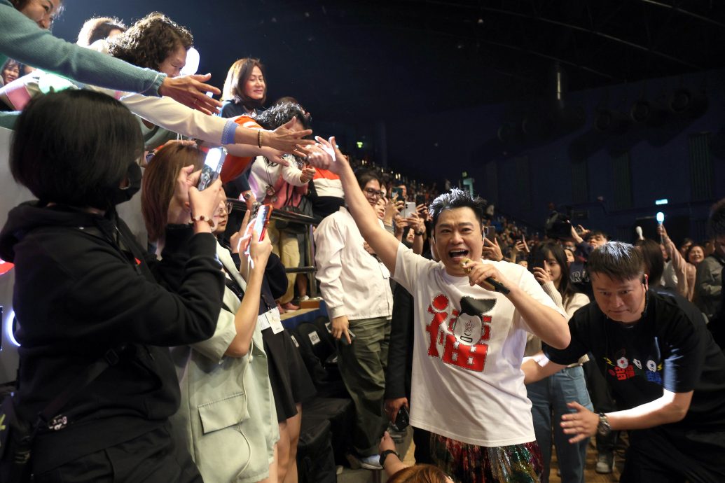 福禄寿重返云顶“扮嘢” 王祖蓝自嘲身高不如女儿