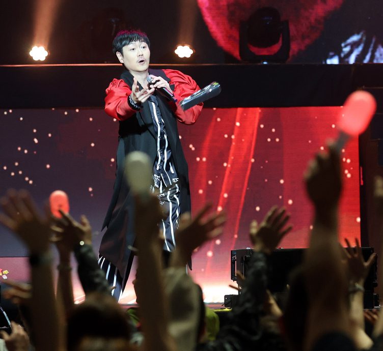 福禄寿重返云顶“扮嘢” 王祖蓝自嘲身高不如女儿