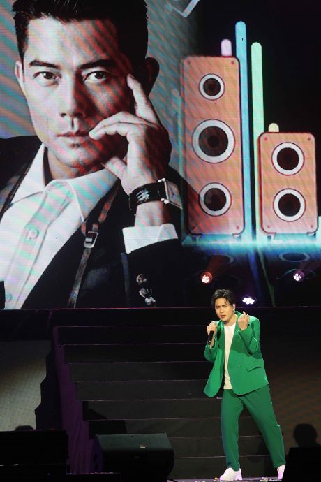 福禄寿重返云顶“扮嘢” 王祖蓝自嘲身高不如女儿