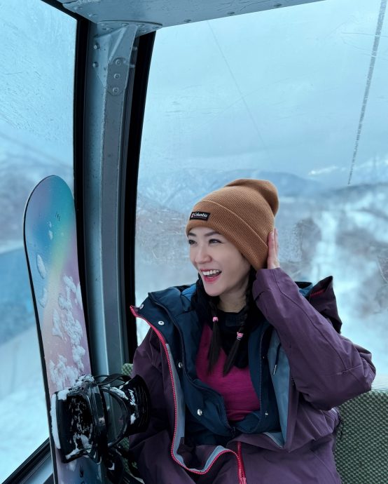 离婚后首个情人节飞日本滑雪 杨千霈谢家人成全