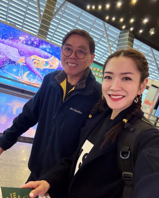 离婚后首个情人节飞日本滑雪 杨千霈谢家人成全