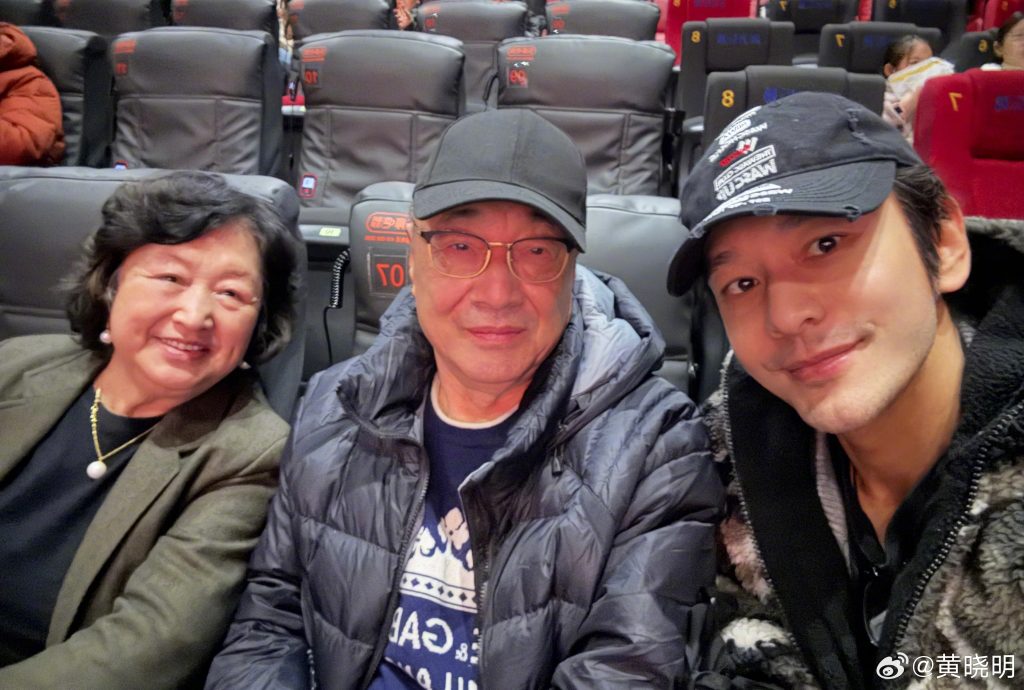 紧急“缺席”活动亏千万 黄晓明全程陪产遭质疑