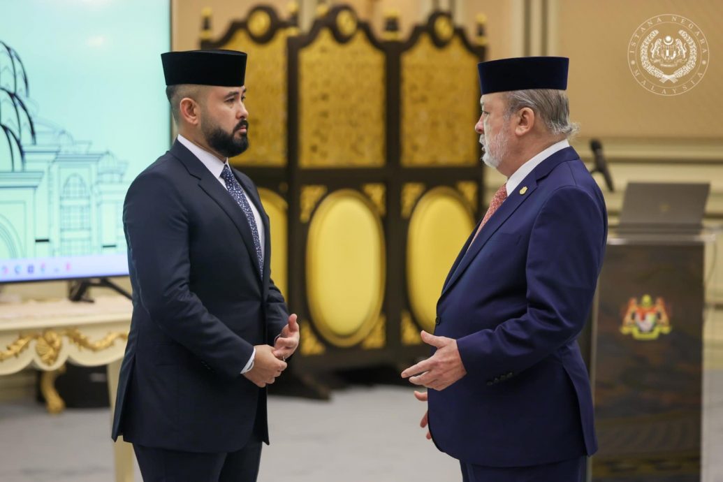 统治者理事会预备会议 柔摄政王陪元首出席