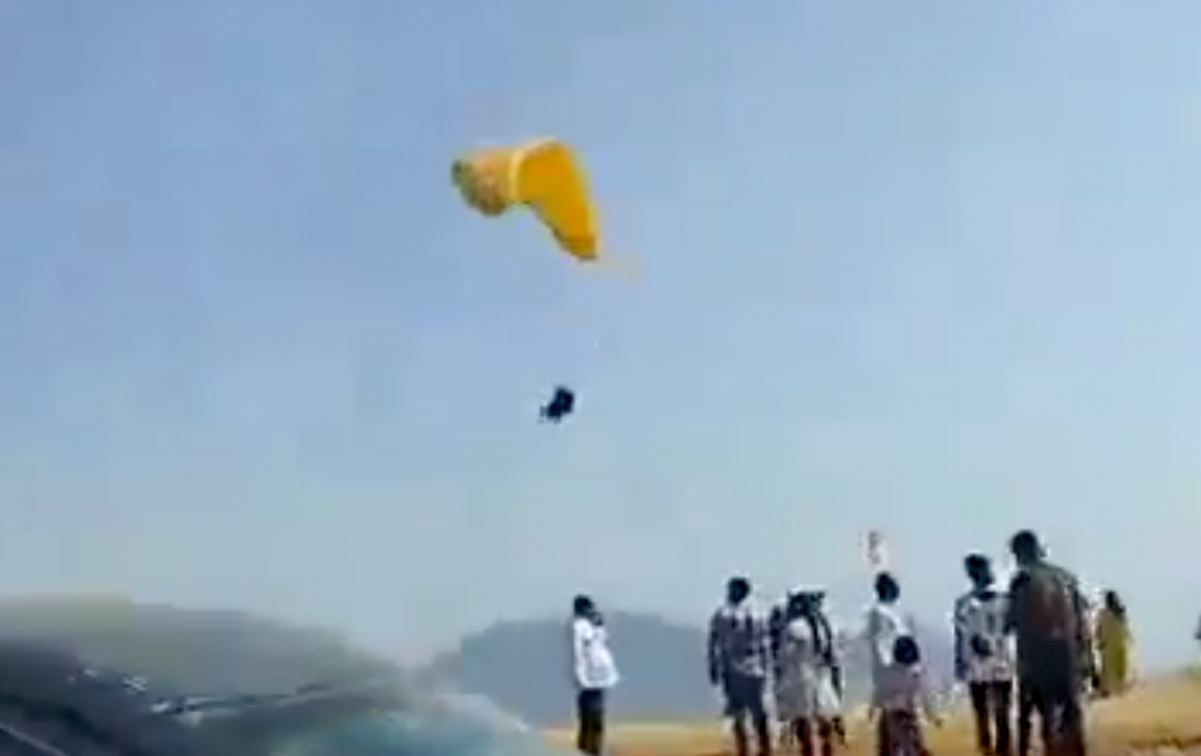 考试10分钟前滑进考场 印度学生满满“求生欲”感动亿万富翁