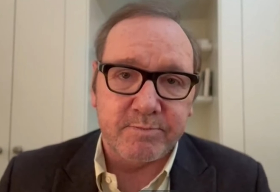 自曝曾是凯文史柏西性侵“猎物” 盖皮雅斯被反控“送上门”