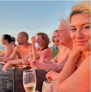 裸体邮轮出发了!2300人脱光狂欢 船上“严禁爱抚”